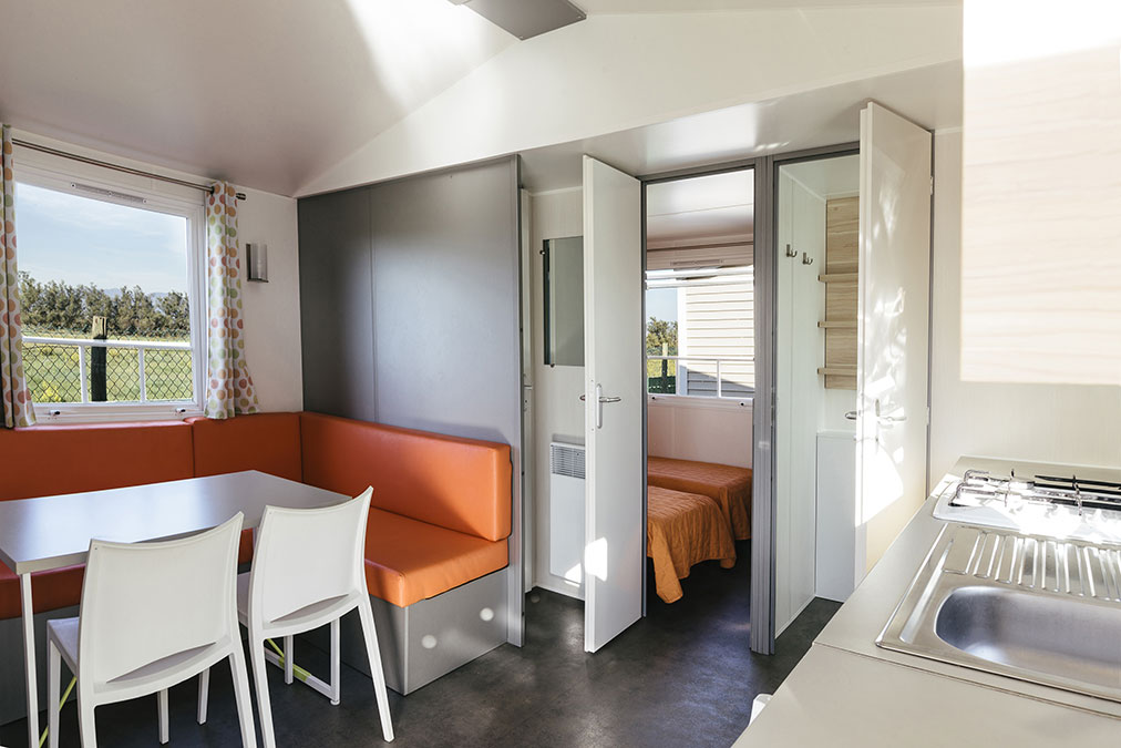 Salón-comedor mobilhome Xaloc, camping La Gaviota